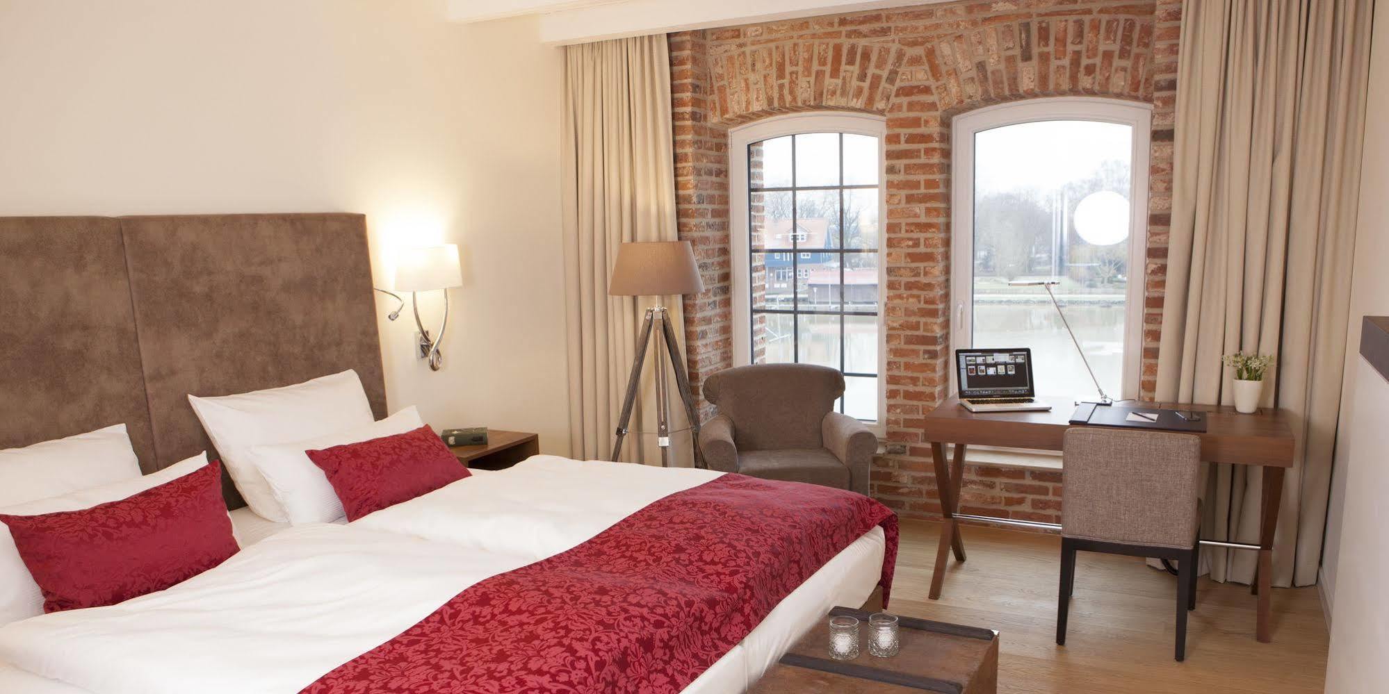 Hotel Hafenspeicher Леер Экстерьер фото